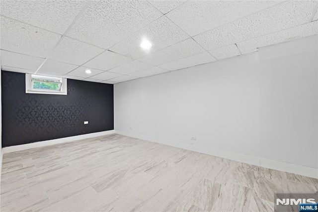 251 W Midland Avenue, Paramus, NJ 07652