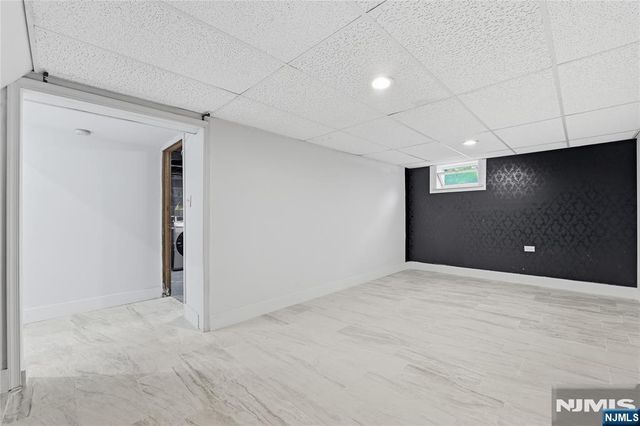 251 W Midland Avenue, Paramus, NJ 07652