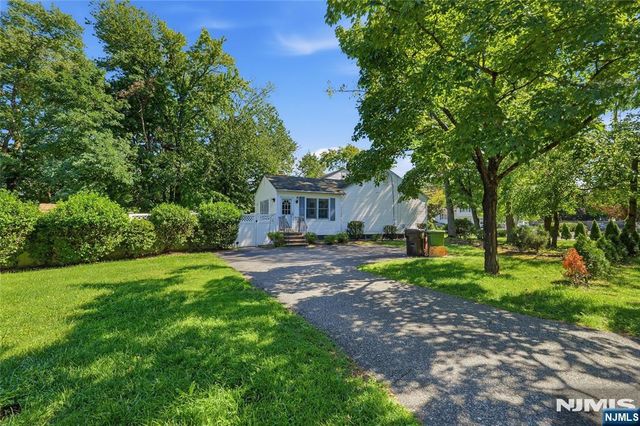 251 W Midland Avenue, Paramus, NJ 07652