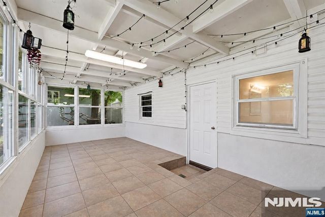 251 W Midland Avenue, Paramus, NJ 07652