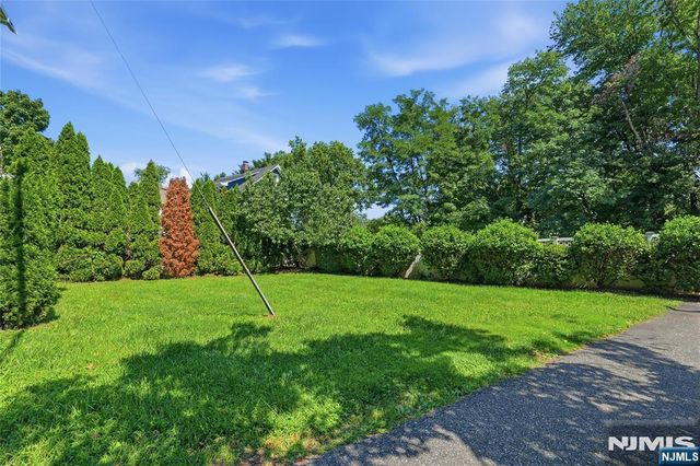 251 W Midland Avenue, Paramus, NJ 07652