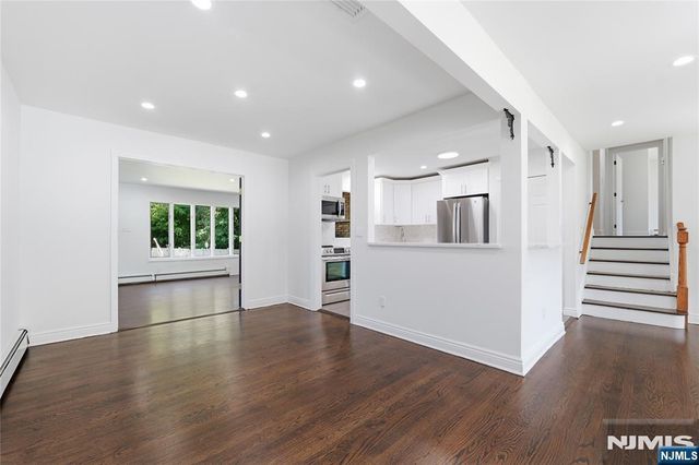 251 W Midland Avenue, Paramus, NJ 07652