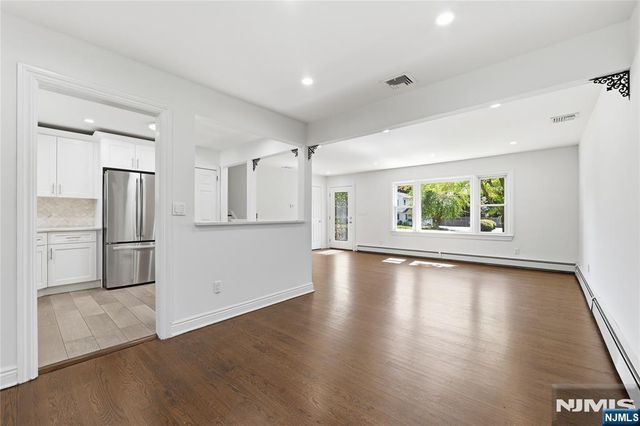 251 W Midland Avenue, Paramus, NJ 07652