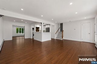 251 W Midland Avenue, Paramus, NJ 07652