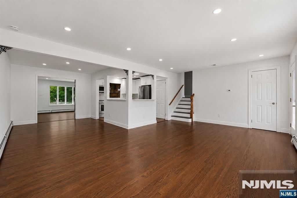 251 W Midland Avenue, Paramus, NJ 07652