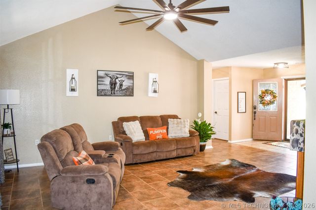 1108 Bermuda Drive, Stigler, OK 74462