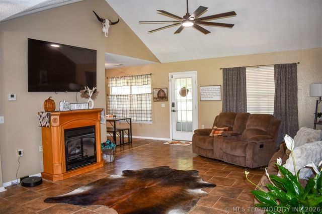 1108 Bermuda Drive, Stigler, OK 74462
