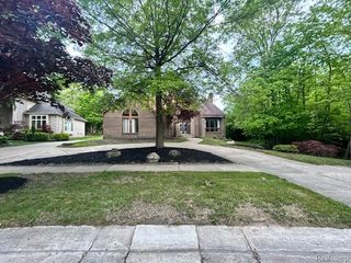 6880 Burtonwood Drive, West Bloomfield, MI 48322