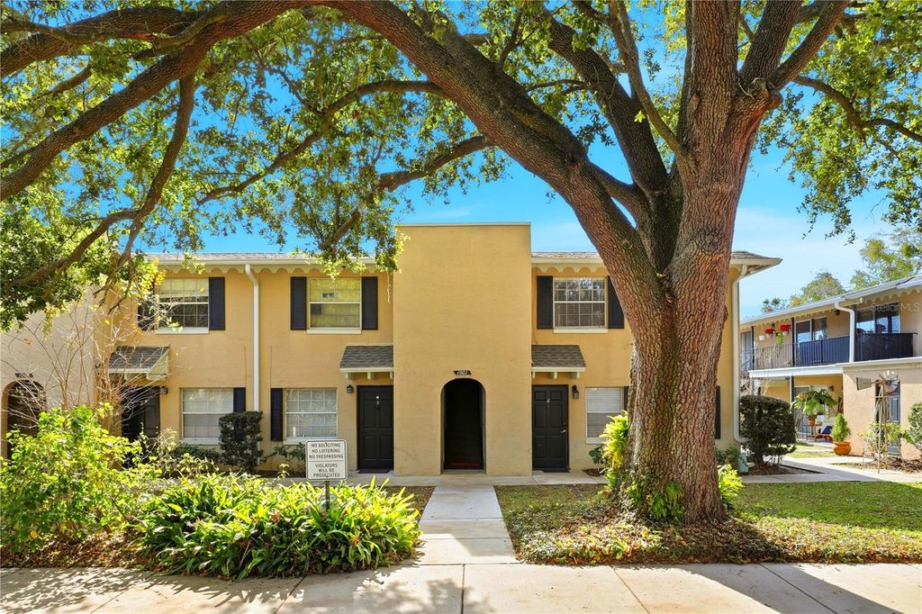 Image 3 of property listing at 1002 W PAR STREET 16, Orlando, FL 32804