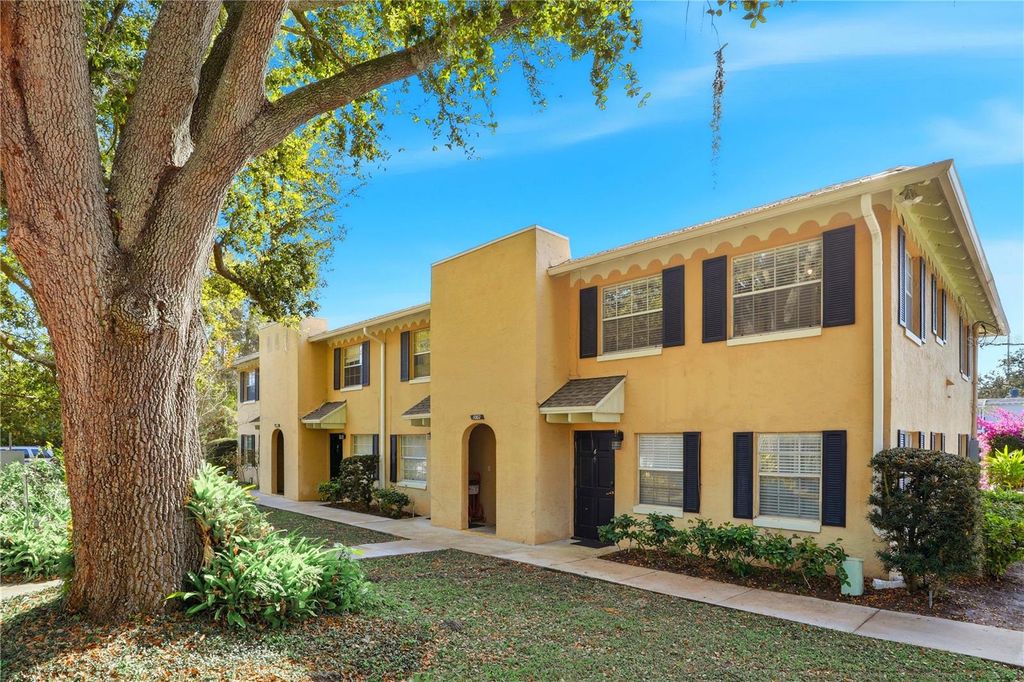 Image 4 of property listing at 1002 W PAR STREET 16, Orlando, FL 32804