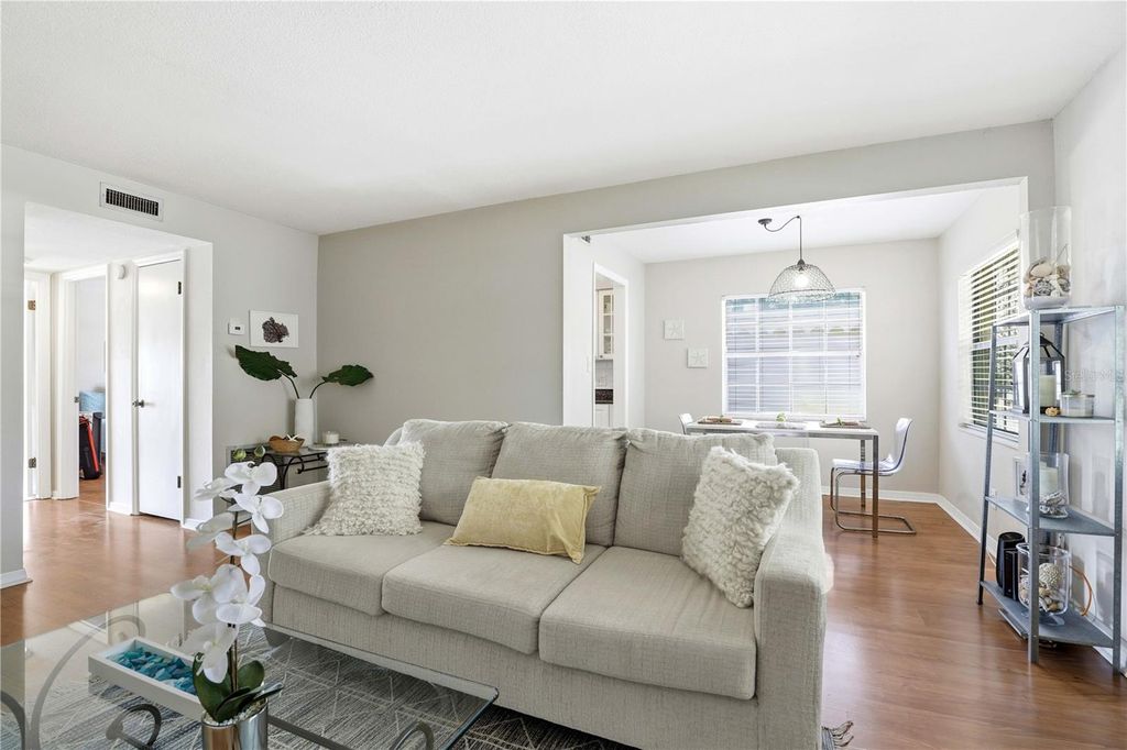 Image 5 of property listing at 1002 W PAR STREET 16, Orlando, FL 32804