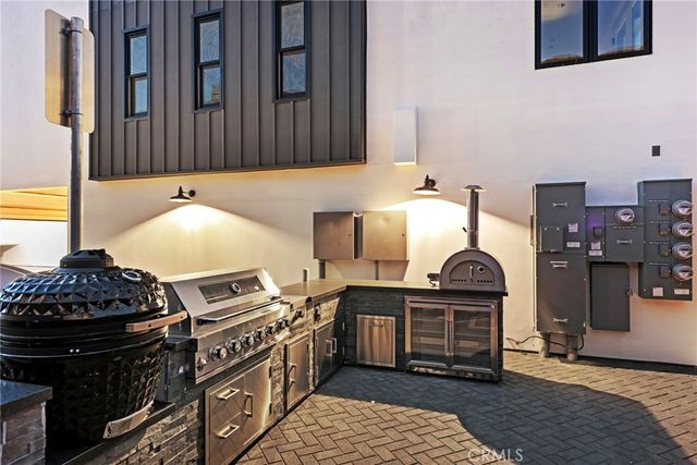 20462 Santa Ana Ave D, Newport Beach, CA 92660