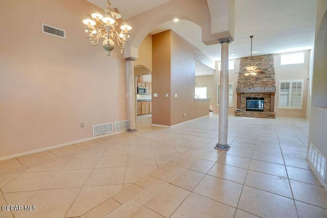 6724 DESERT CANYON Drive, El Paso, TX 79912