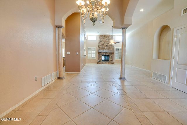 6724 DESERT CANYON Drive, El Paso, TX 79912