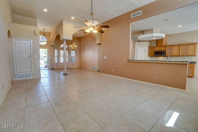 6724 DESERT CANYON Drive, El Paso, TX 79912