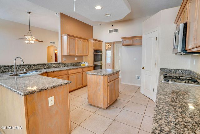 6724 DESERT CANYON Drive, El Paso, TX 79912