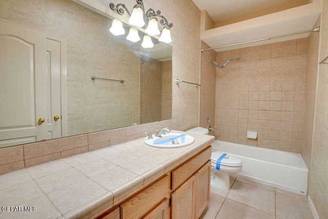 6724 DESERT CANYON Drive, El Paso, TX 79912