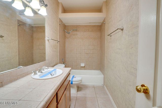 6724 DESERT CANYON Drive, El Paso, TX 79912