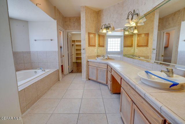 6724 DESERT CANYON Drive, El Paso, TX 79912