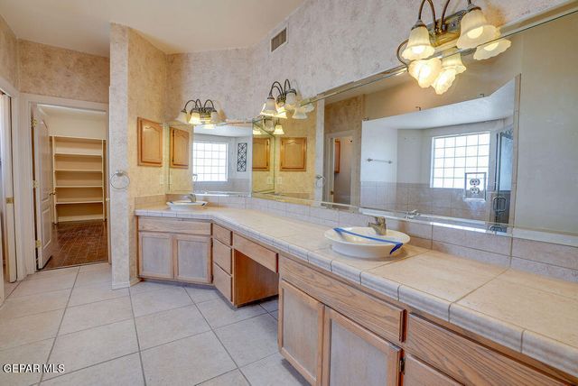 6724 DESERT CANYON Drive, El Paso, TX 79912