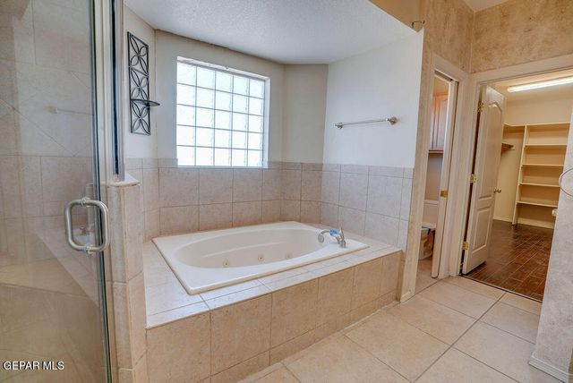 6724 DESERT CANYON Drive, El Paso, TX 79912