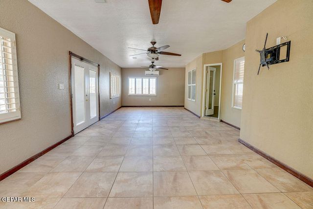 6724 DESERT CANYON Drive, El Paso, TX 79912