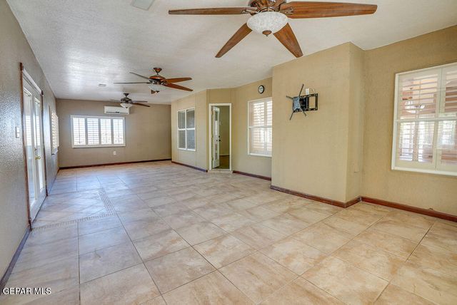 6724 DESERT CANYON Drive, El Paso, TX 79912