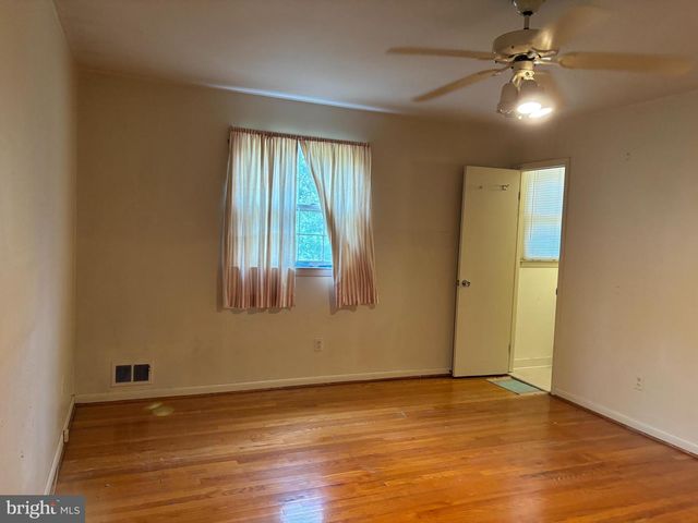 3501 QUEEN ANNE DR, Fairfax, VA 22030