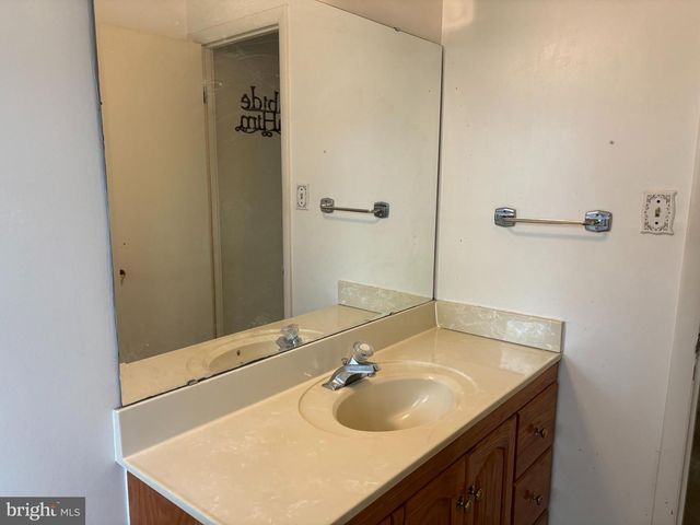 3501 QUEEN ANNE DR, Fairfax, VA 22030