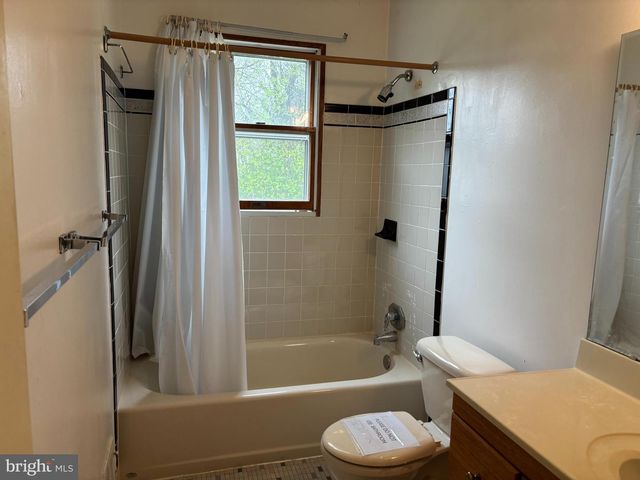 3501 QUEEN ANNE DR, Fairfax, VA 22030