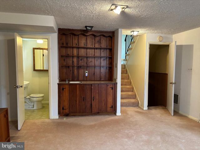 3501 QUEEN ANNE DR, Fairfax, VA 22030