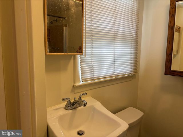 3501 QUEEN ANNE DR, Fairfax, VA 22030