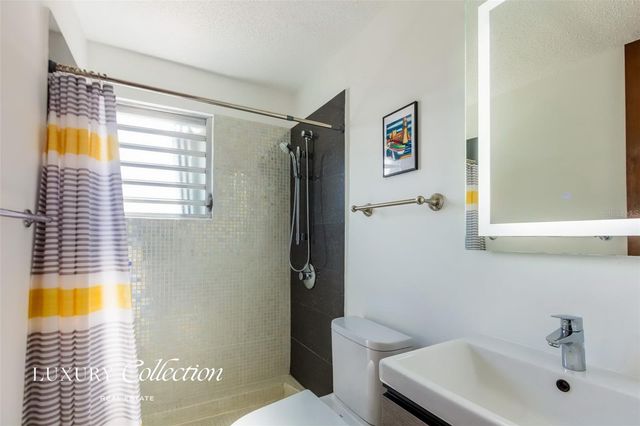 81 KING'S COURT 7-A, San Juan, PR 00911
