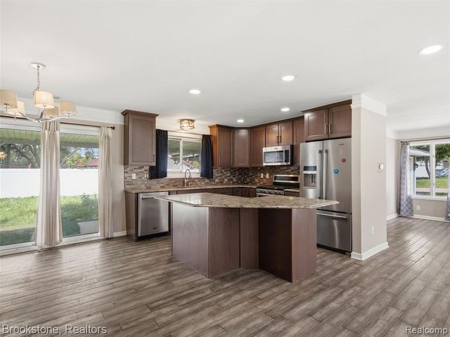 1926 Swaranne Drive, West Bloomfield, MI 48324