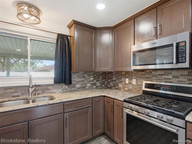 1926 Swaranne Drive, West Bloomfield, MI 48324