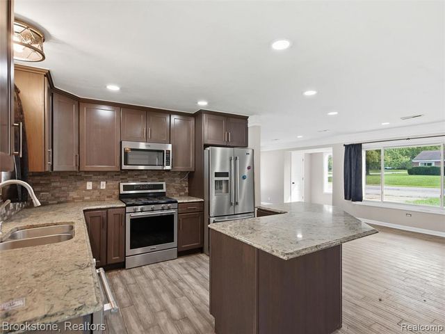 1926 Swaranne Drive, West Bloomfield, MI 48324