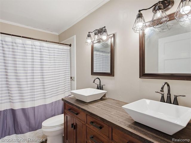 1926 Swaranne Drive, West Bloomfield, MI 48324