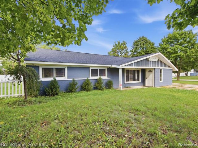 1926 Swaranne Drive, West Bloomfield, MI 48324