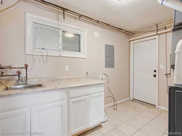 1926 Swaranne Drive, West Bloomfield, MI 48324