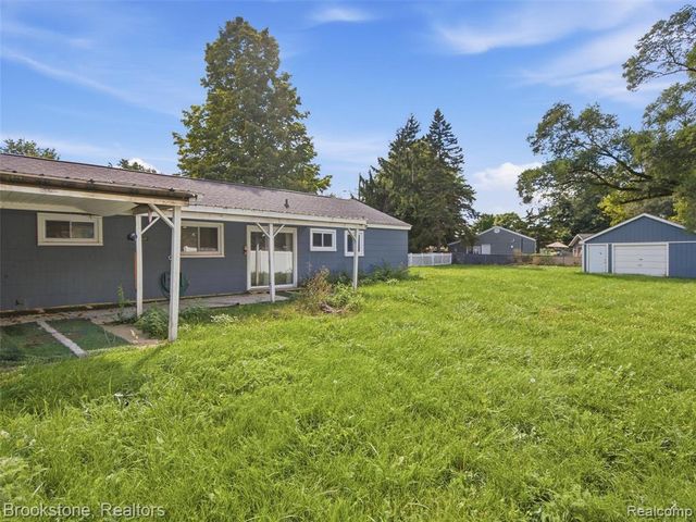 1926 Swaranne Drive, West Bloomfield, MI 48324