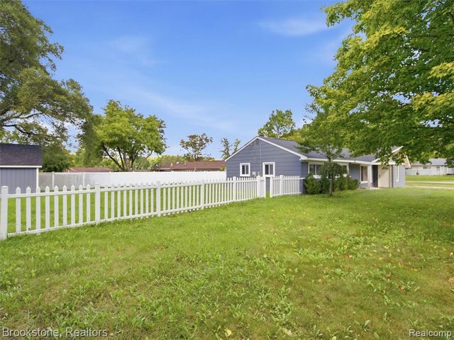 1926 Swaranne Drive, West Bloomfield, MI 48324
