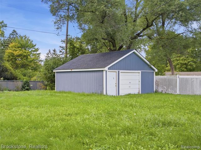 1926 Swaranne Drive, West Bloomfield, MI 48324