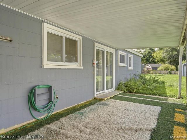 1926 Swaranne Drive, West Bloomfield, MI 48324