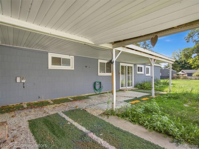1926 Swaranne Drive, West Bloomfield, MI 48324
