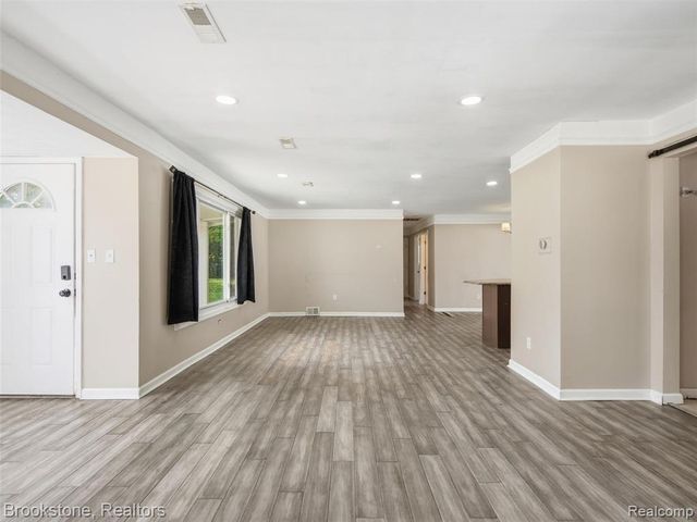 1926 Swaranne Drive, West Bloomfield, MI 48324