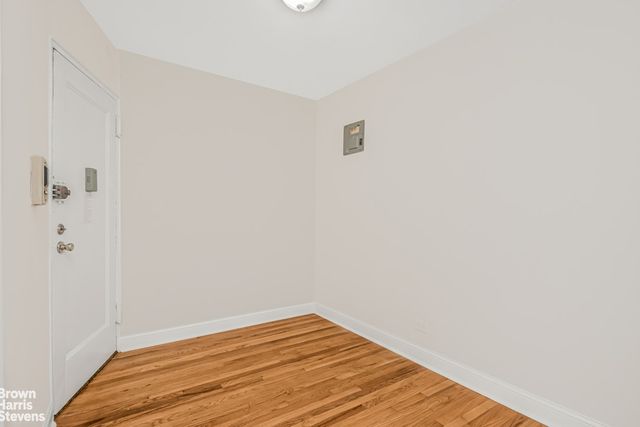 5645 Netherland Ave Apt 6A, New York City, NY 10471