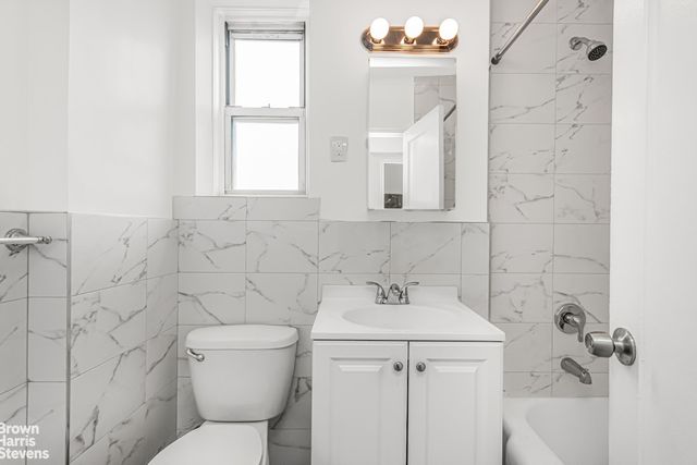 5645 Netherland Ave Apt 6A, New York City, NY 10471