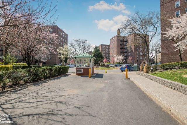 5645 Netherland Ave Apt 6A, New York City, NY 10471