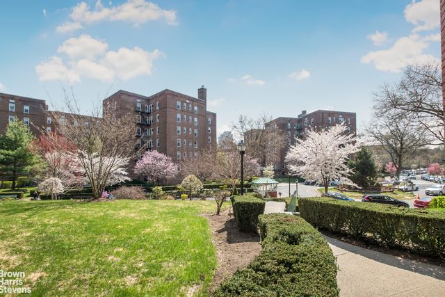5645 Netherland Ave Apt 6A, New York City, NY 10471