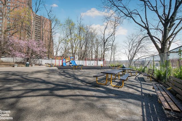 5645 Netherland Ave Apt 6A, New York City, NY 10471